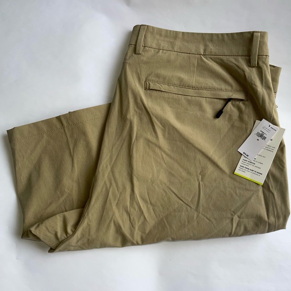 NWT Men’s Active Khaki Shorts - Picture 3 of 3